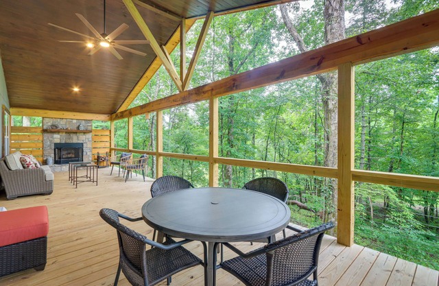 Blue Ridge Mountainside Cottage w/Fire Pit!