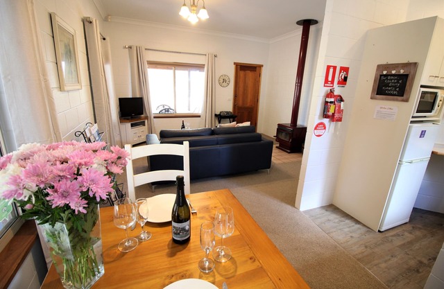 Blue Wren Villa Lovedale - Central to all wineries, restaurants & attractions