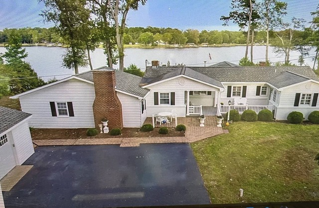 Bluebell Cottage! Waterfront, Boat Dock in Gloucester VA. Handicap accessible!