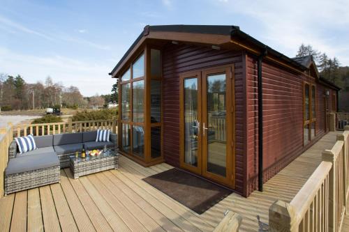 Bluebell Lodge - Sleeps 4 Hot Tub Loch & Woodland