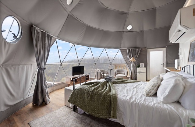 "Bluegrass Bluff" - Overlook Dome 001 in RRG