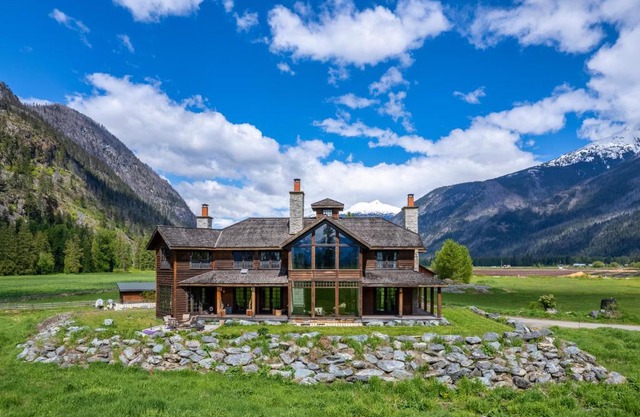 Bluevault Weddings Luxury Home in Stunning Pemberton Meadows