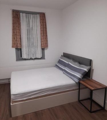 BnB 2 Room sleep 3 - 1x Queensize-Double Bed 1x Single Bed
