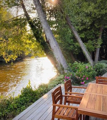 Boardman Monarch! River! Hot Tub! Fireplace!