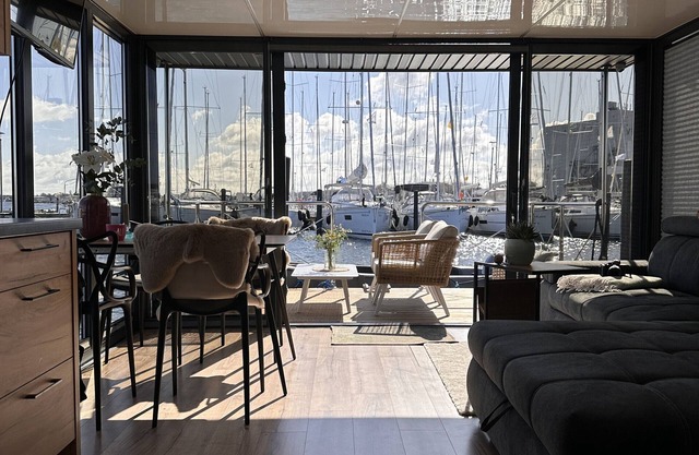 Boat 'Hausboot Mit Motorboot' with Sea View, Terrace & Wi-Fi