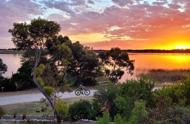Boatman's Cabin offering spectacular expansive River Murray views.