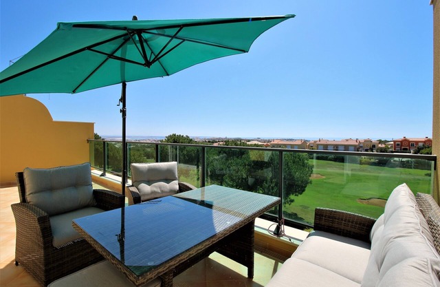 Boavista Bayviews luxury apartment with free pool & spa access