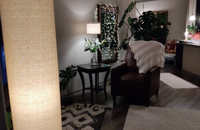 Boho Treehouse 1-bedroom apartment ALPHARETTA, HALCYON, BIG CREEK GREENWAYn