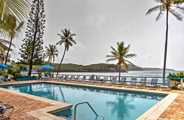 Bolongo Bay Oceanfront Condo w/ Community Pool!