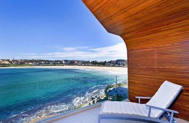 BONDI BEACH PENTHOUSE - absolute waterfront location!