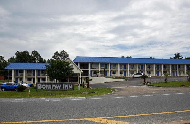Bonifay Inn