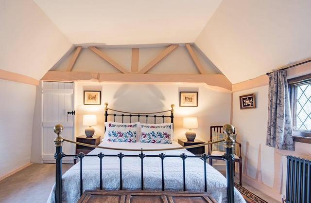 Bonnington Cottage by Bloom Stays - sleeps 4 guests in 2 bedrooms