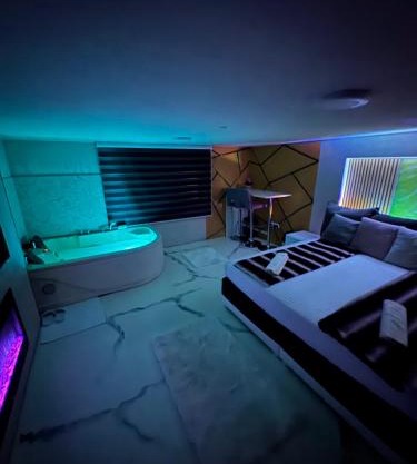 BoomBoom Room