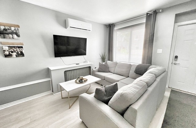 Bootleggers Bunker in Historic Walkerville 2BD/1BA