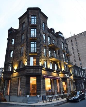 Boulevard Hotel 