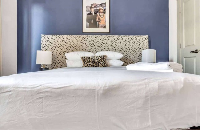 Boulevard Stays Roomy 3BR Stay Pool, Parking, Fitness B