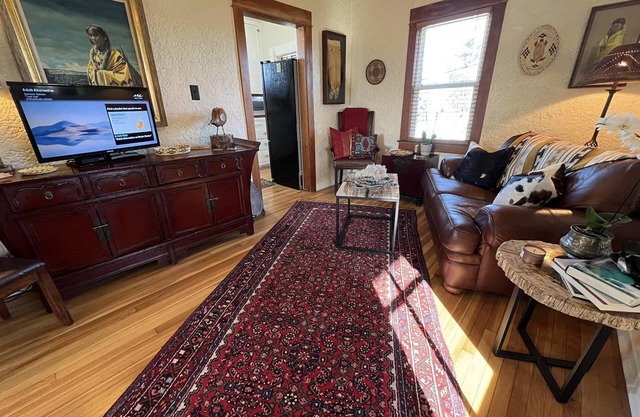 Boutique 1920's Sam Hughes Carriage House ~ Villa Blanca Tortuga & Walk to UA