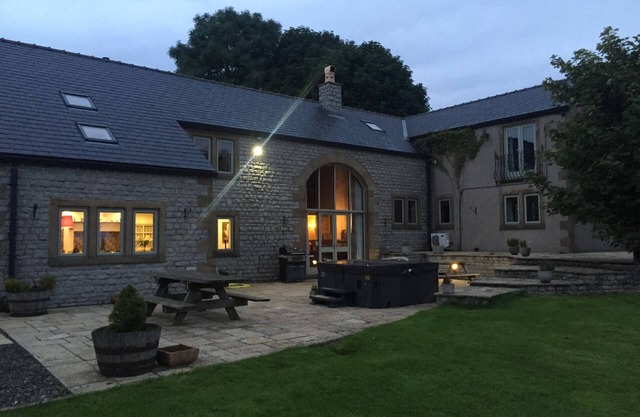 Boutique Detached Farm House With Hot Tub 14 guests