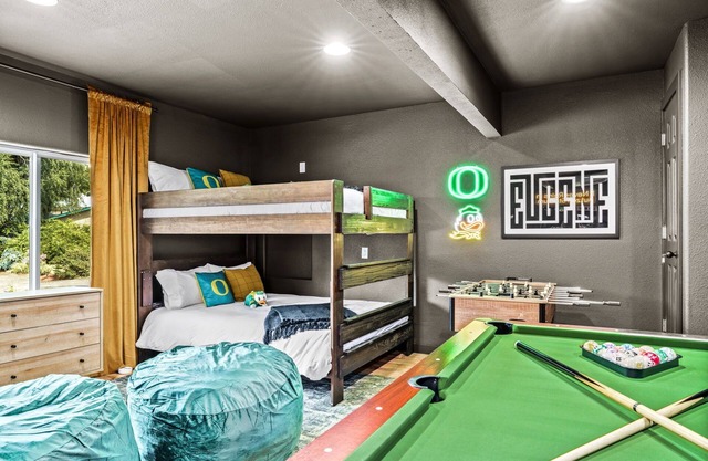 Boutique UO Stay Epic Game Room Walk to Autzen