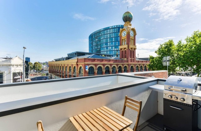 BOWIE Sun soaked Comfort in the Heart of Richmond