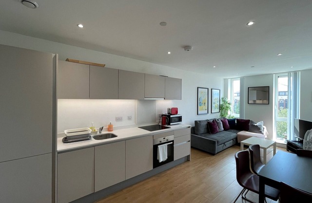 Bracknell Gorgeous Modern Two Bedroom Apartment