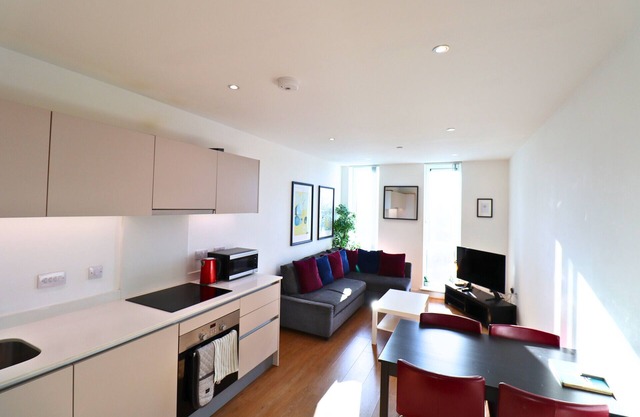 Bracknell - RWH 96Na - Samantha - 2Be - 2Ba