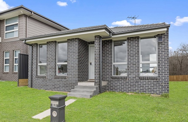 Brand New 3Br One-Level House with WiFi & Parking