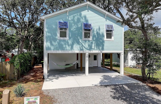Brand New 4BR 2.5BA House, Walk to Beach, Shops and Dining, Sleeps 8