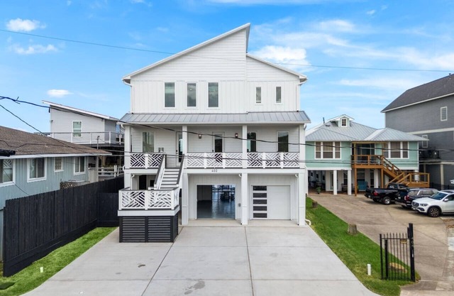 Brand new bayfront home, gorgeous pool.