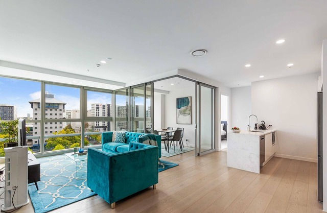 Brand New! Luxe 3BR In Aotea Square I Zodiak Stays