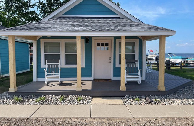 Brand New Modern Cabin Steps away from beautiful Houghton Lake