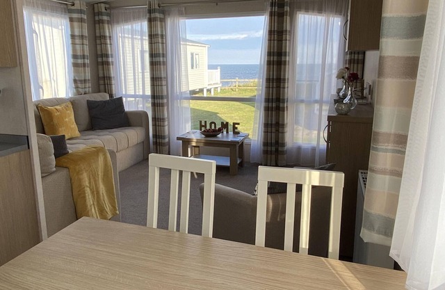 Brand New Sea View Platinum Grade 8 Berth Caravan