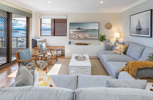 Breakers 15 - Beachfront living at its best.