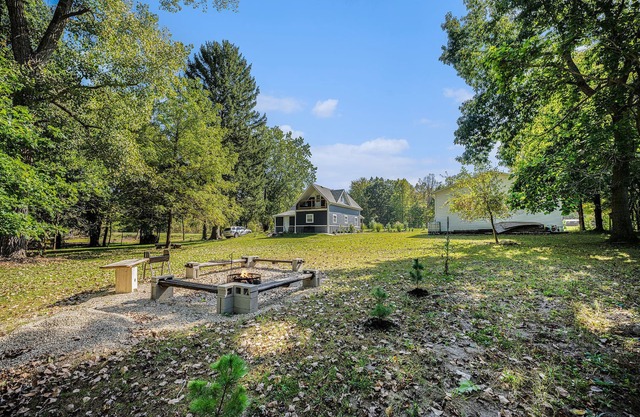 Breathe & Unwind: Secluded Cabin 2BR- Near South Haven