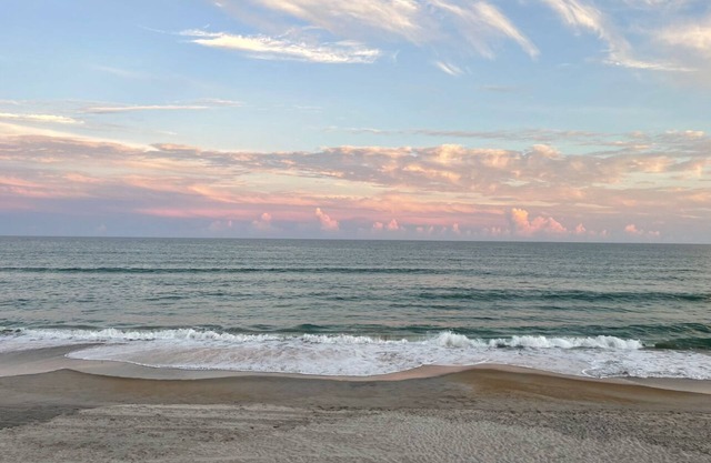 Breathtaking Beachfront View! Sleeps 8, Spacious Patios & Dog-Friendly