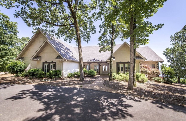 Breathtaking Lakeview Home in Diamond Bluff