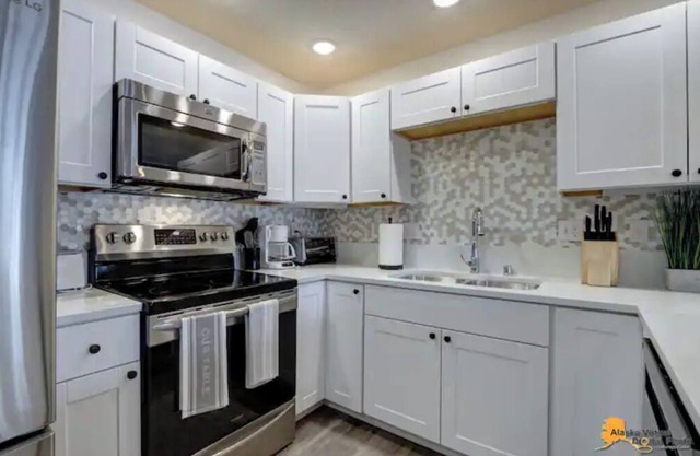 Breathtaking newly remodeled 2 bed, 1 bath unit