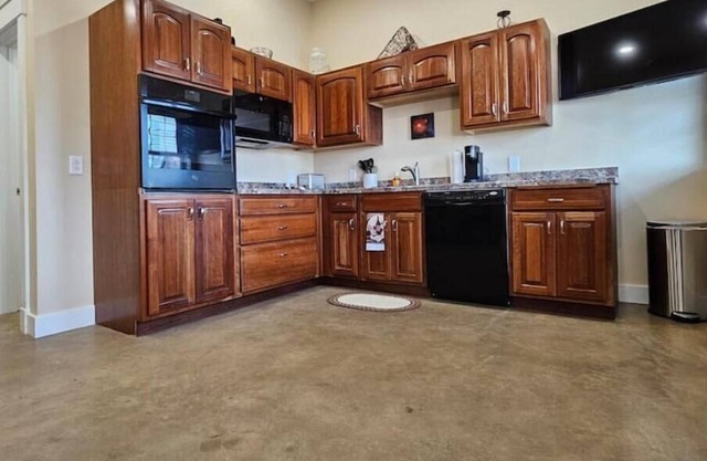 Breckenridge Suites #7 - The King's Suite - Cozy 1-Bedroom with Full Kitchen