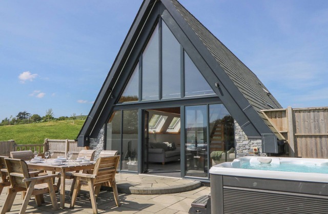BRECKNOCK CHEVIOT - THE SHEEPFOLD, pet friendly in Llandrindod Wells