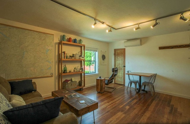 BrewPub Bungalow #1: Clean, Comfy, Convenient!
