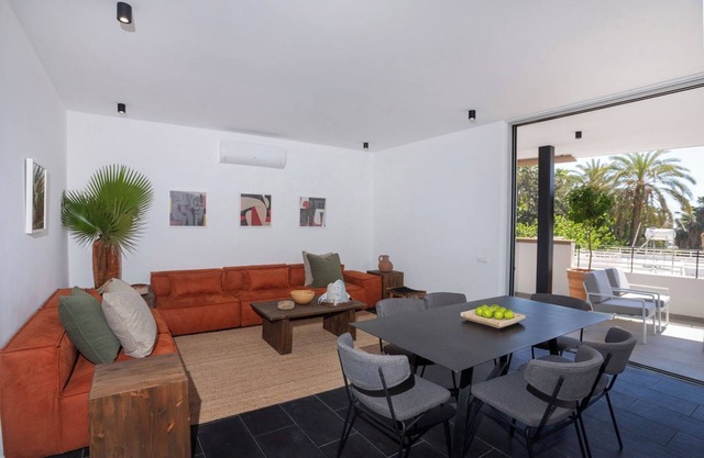 Bridge House 201-3BR Modern Apt close to the beach and city centre