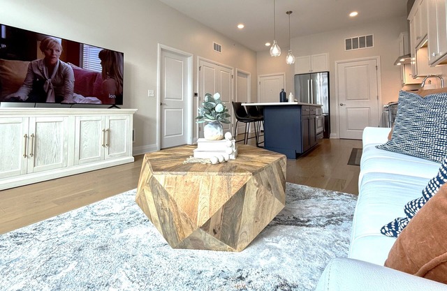 Bridge Park ~ Dublin 1BR/1BA Wonderfully Decorated