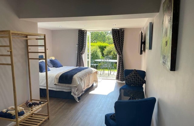 Brighouse Studio - Pet Friendly! - Free Parking