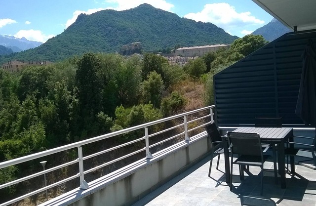 Bright 3-room apartment with mountain view and beautiful terrace + parking