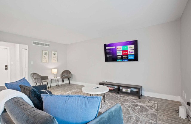 Bright & Airy Urban Unit Walk to Everything!
