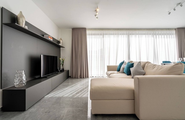 Bright and Modern 2 Bedroom Penthouse