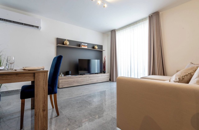 Bright and Spacious 2 Bedroom Penthouse