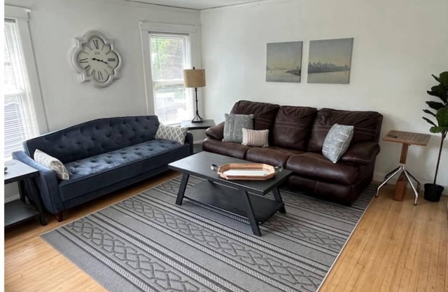 Bright and spacious Drake apt.