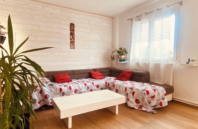 Bright and unoverlooked apartment