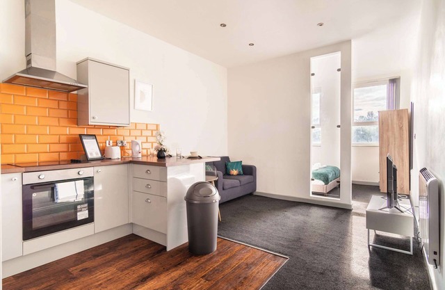 Bright Apartment in Central Blackburn